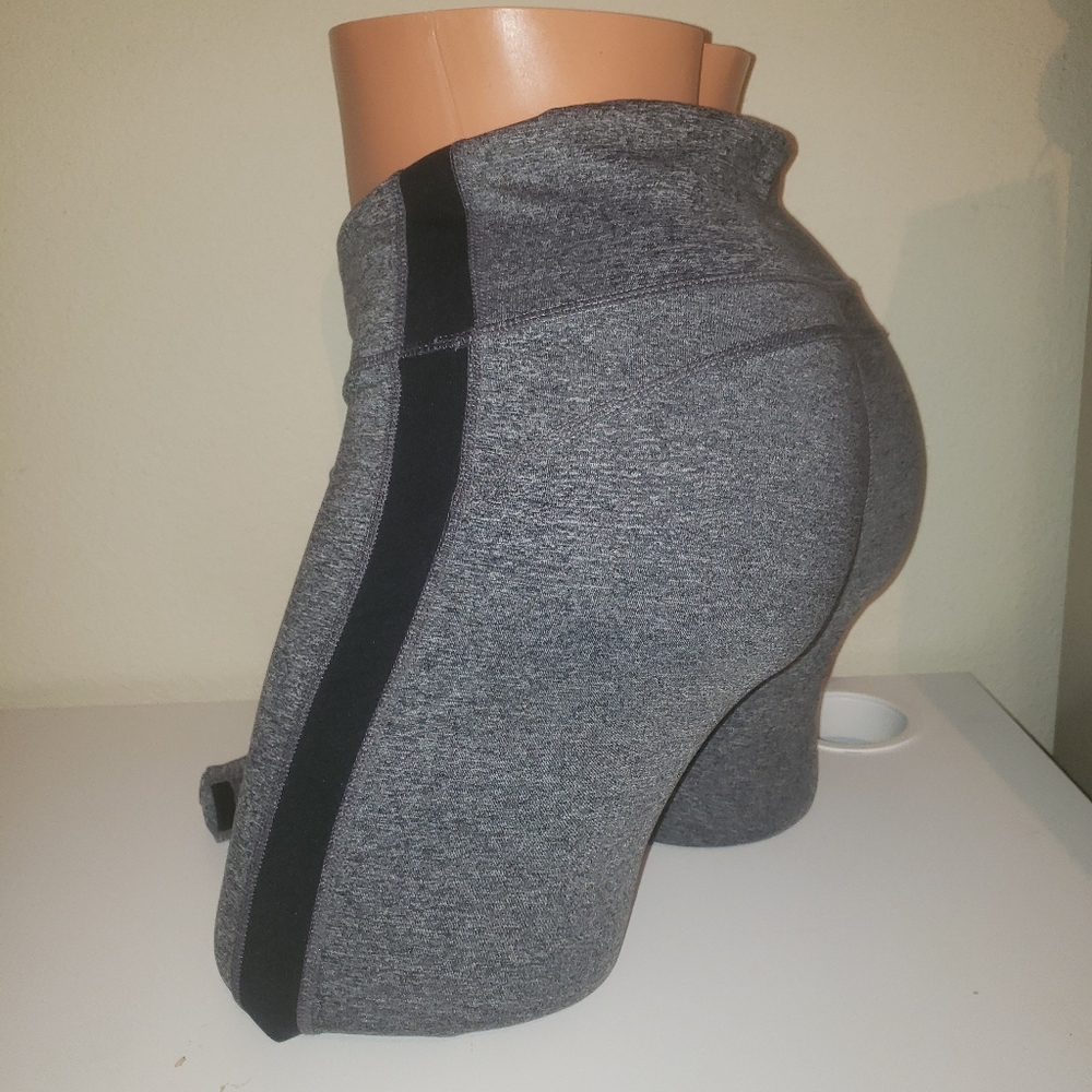 Grey leggings with black stripe